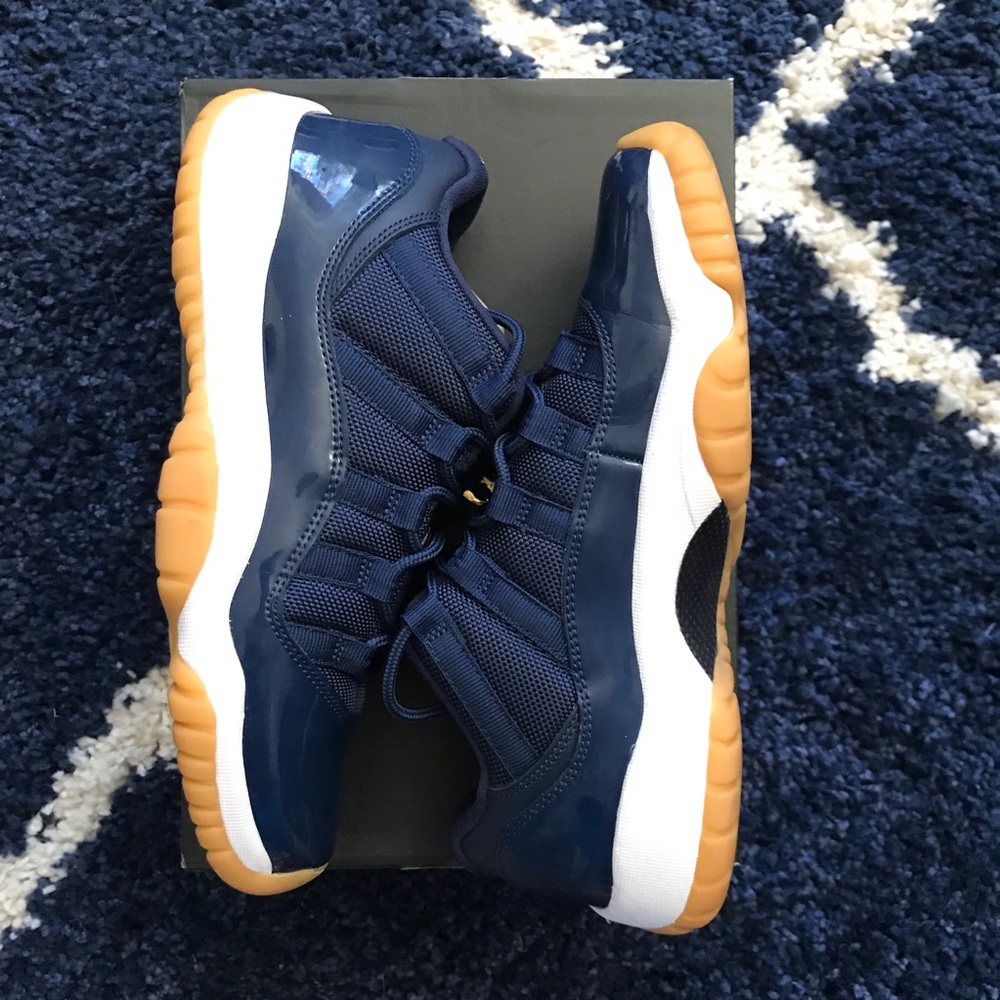 🚫SOLD🚫 Jordan 11 Navy Gum Lows (6Y)